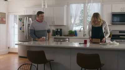- I, um, I cashed in my 401k. - The Christmas Letter
