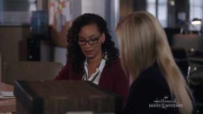 I understand you were
her assistant, Laurie, - Chronicle Mysteries: The Wrong Man