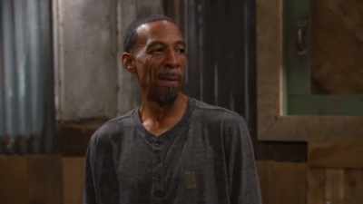  I use a yellow cornmeal, - Moonshiners: Master Distiller