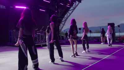 I used to dream
of that day when we were trainees. - Blackpink: Light Up the Sky