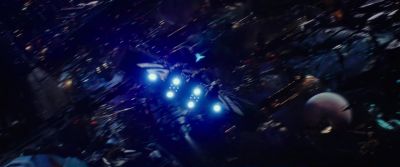 Valerian, hold still.
We're analyzing its system of defense. - Valerian and the City of a Thousand Planets