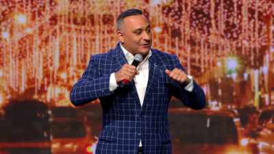 I was walking around
after a while, I was-- - Russell Peters: Deported