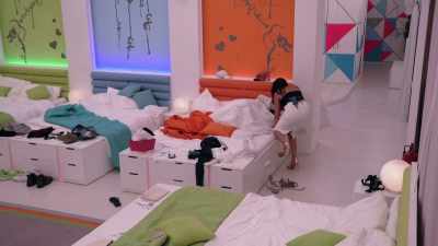 ‐I wanna get in.
‐(ALL LAUGHING) - Love Island