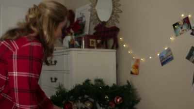 I wanna give this gift
to your dad. (laughs) - A Christmas of Wonders