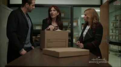 I wanna help, but I
didn't see anything. - Aurora Teagarden Mysteries: An Inheritance to Die For