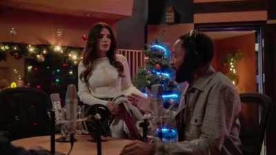 I wanna introduce you to Bobby, - Jingle All the Way to Love