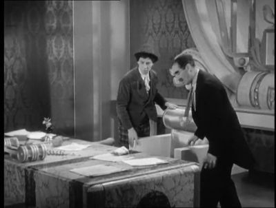 I wanna scare the cabinet - Duck Soup