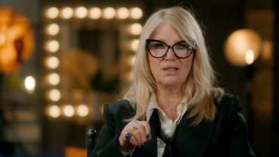 I wanna see flawless skin,
and you need to work quickly. - Glow Up: Britain's Next Make-Up Star
