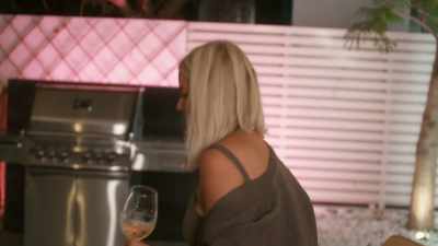 I wanna see who she is
around her kids, - The Real Housewives of Dubai