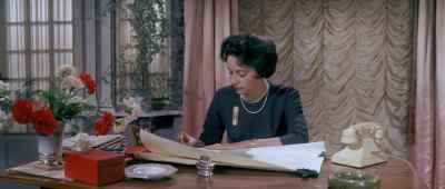 I want a London call, please. - The Grass Is Greener