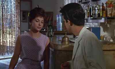 I want a room, please. - Woman of Straw