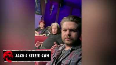 - I want to be a believer...
- [Sharon speaks indistinctly] - The Osbournes Want to Believe