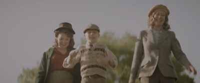- I want to be there when they arrive.
- We will be, Gran. - The Railway Children Return