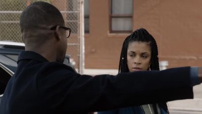 I want to buy this building
with you, Beth. - This Is Us