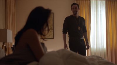 I want him dead! Lead him in!
Lead him in! - The Strain