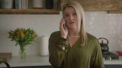 - I want exactly the details. - Hiding from My Husband