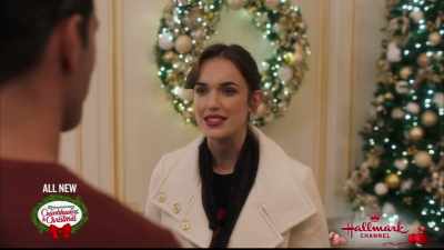 I want to find that missing
tree topper, - Christmas at the Plaza