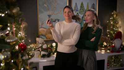 I want your first Christmas here
to be magical. - Meet Me Under the Mistletoe