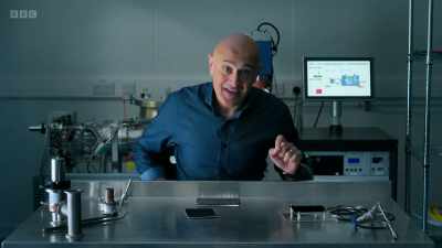 I want to get across to you just
how black this material is. - Secrets of Size: Atoms to Supergalaxies