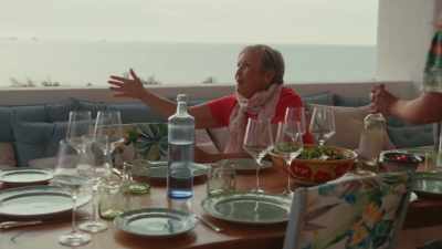 I want to get to know
Mateo's new girlfriend. - A Toast to Love