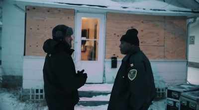 I want to seal myself
inside here. - Demon House