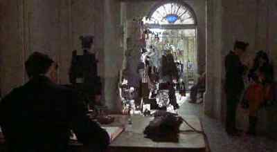I want to see the Commissioner. - The MacKintosh Man