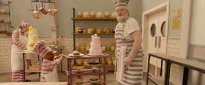 I want those petit fours now - Paddington 2
