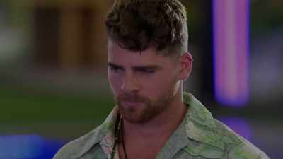 >> I WANT TO COUPLE UP WITH THIS
BOY BECAUSE... - Love Island
