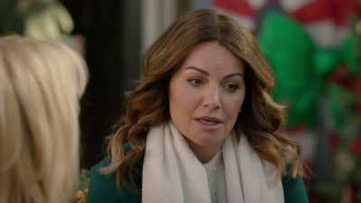 I want us to go on tour, - Ms. Christmas Comes to Town