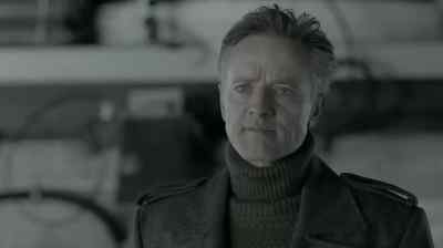 - I want you to shoot her.
- I won't do it. - The Bridge