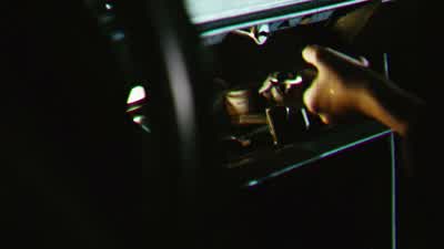 And if anyone comes to the door that isn't meI want you to shoot them okayI'm not kidding TonyYou shoot themjust like your video gamesYou shoot them in the headWhat if it's DadEspecially if it's your dad - Planet Terror