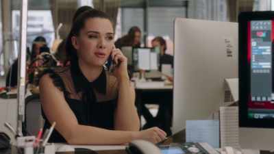 - I wanted to ask you about mom.
- What's going on? - The Bold Type