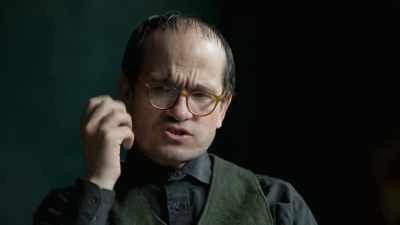 -: I wanted to cut my face, not deeply, just superficially. - Inside the Mind of a Con Artist