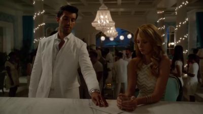 I wanted to give you this. - Jane the Virgin