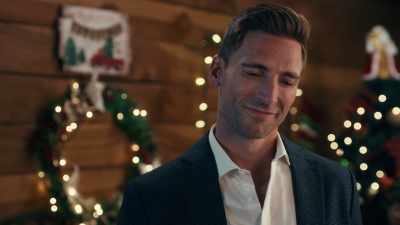I wanted to give you
your Christmas present. - A Maple Valley Christmas