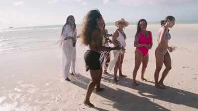- I wanted to keep it
very basic, so I'm like, - The Real Housewives Ultimate Girls Trip