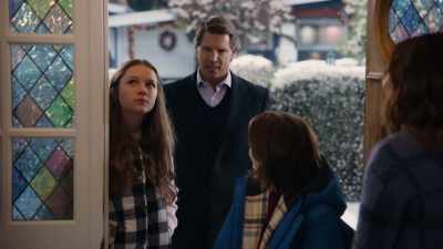 I wanted to make a few
more stops along the way, - Mystery on Mistletoe Lane