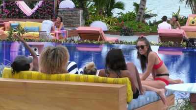 >> I WAS LIKE THIS IS LONGER. - Love Island
