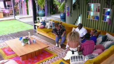 >> I WAS TELLING RAY THAT I
DIDN'T HAVE A PROBLEM WITH YOU, - Love Island