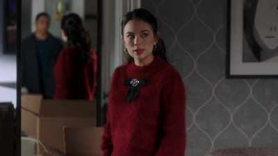 - I was, uh, just leaving.
- No, you weren't. - Pretty Little Liars: The Perfectionists