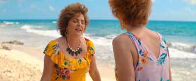 -I went in the ocean, Star.
-[gasps] - Barb and Star Go to Vista Del Mar