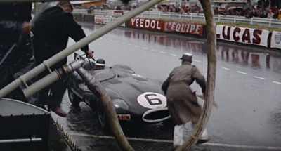 I went into the Austin-Healey pit - Ferrari: Race to Immortality