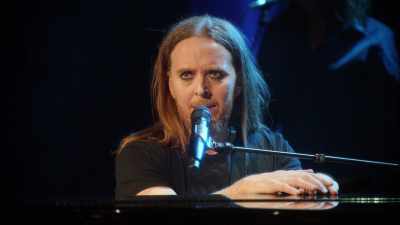 ♫ I will carry you ♫ - Tim Minchin: Back