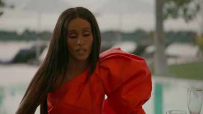- I will get better.
- I was bigging you up. - The Real Housewives of Dubai