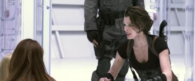 I will get this off her Let everyone out - Resident Evil: Afterlife