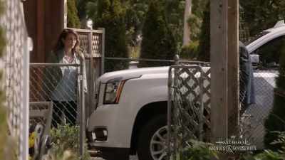 I wish Harley had
called me back, - The Julius House: An Aurora Teagarden Mystery