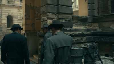 I wish you particular luck
on this one, Maigret. - Maigret in Montmartre