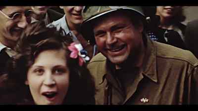 Women were kissing and hugging - World War II: From the Frontlines