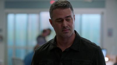 - I wonder if she knows
how much he loves her. - Chicago Fire