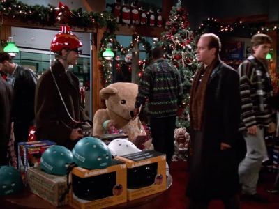 - I wonder what else it does.
- Let's see if it protects your head. - Frasier
